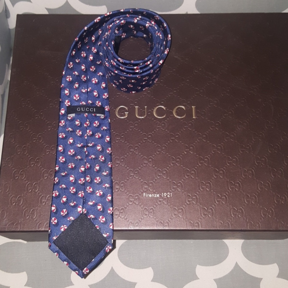 GUCCI PARASOL PATTERNED BEACH UMBRELLA NECK TIE